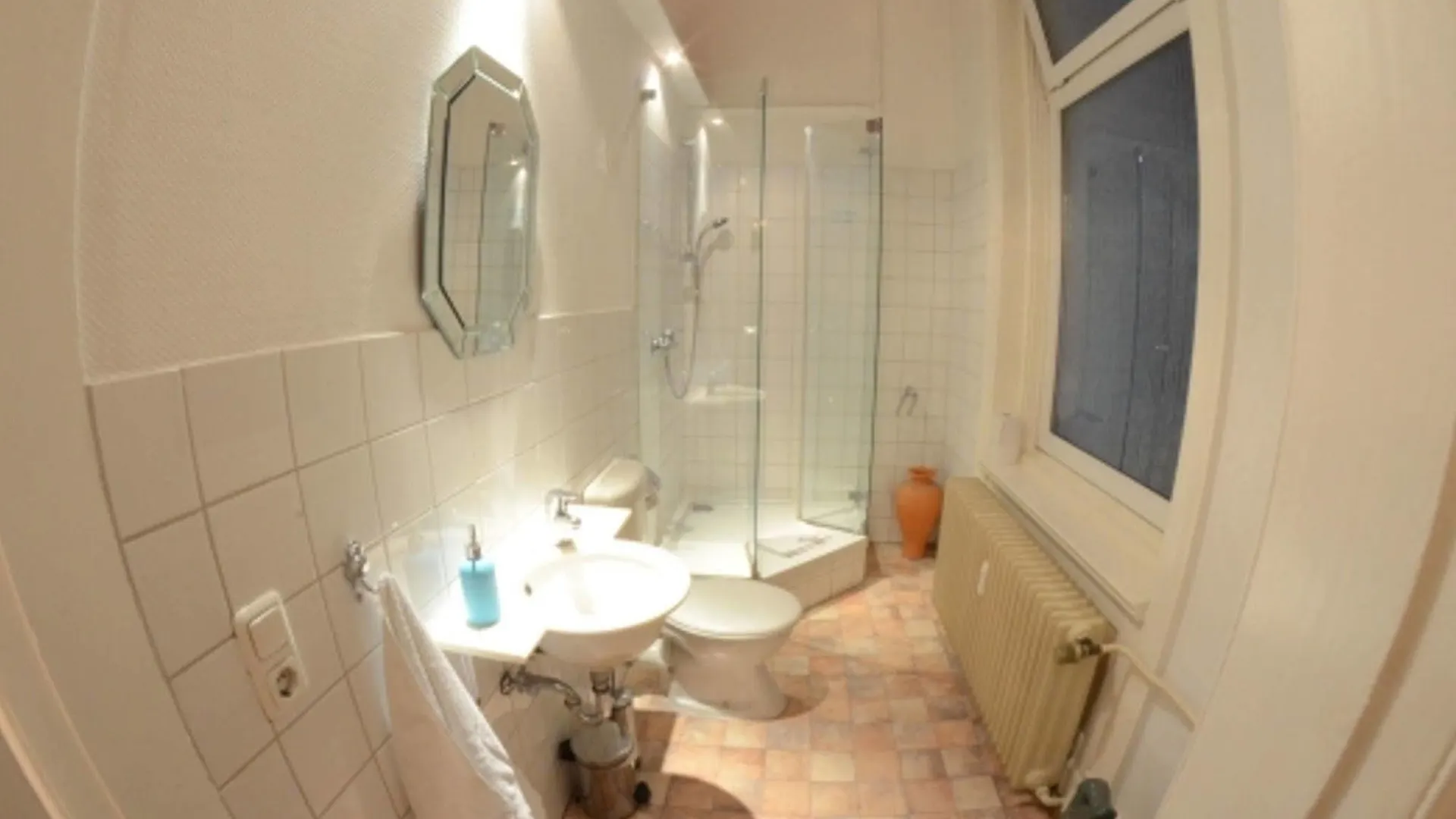 Hotel&Hostel B8 0*, هامبورغ